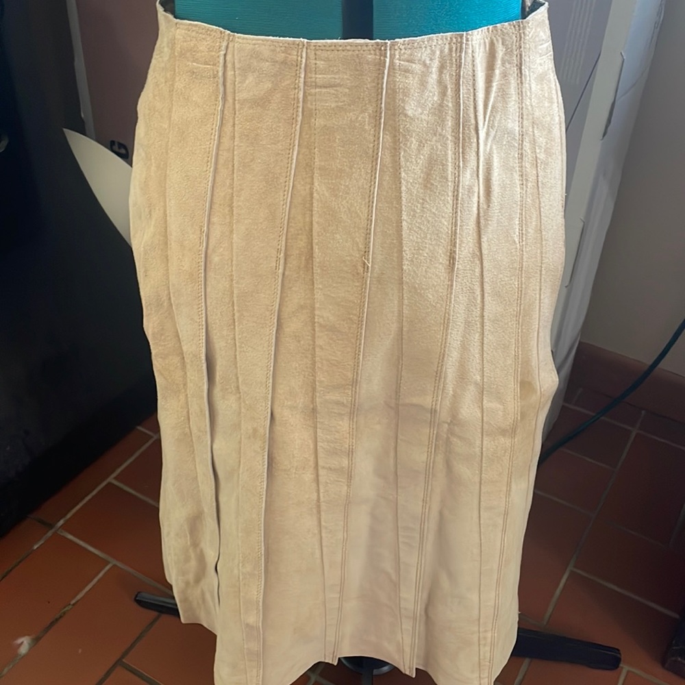 Suedessence suede khaki skirt size 8 knee length